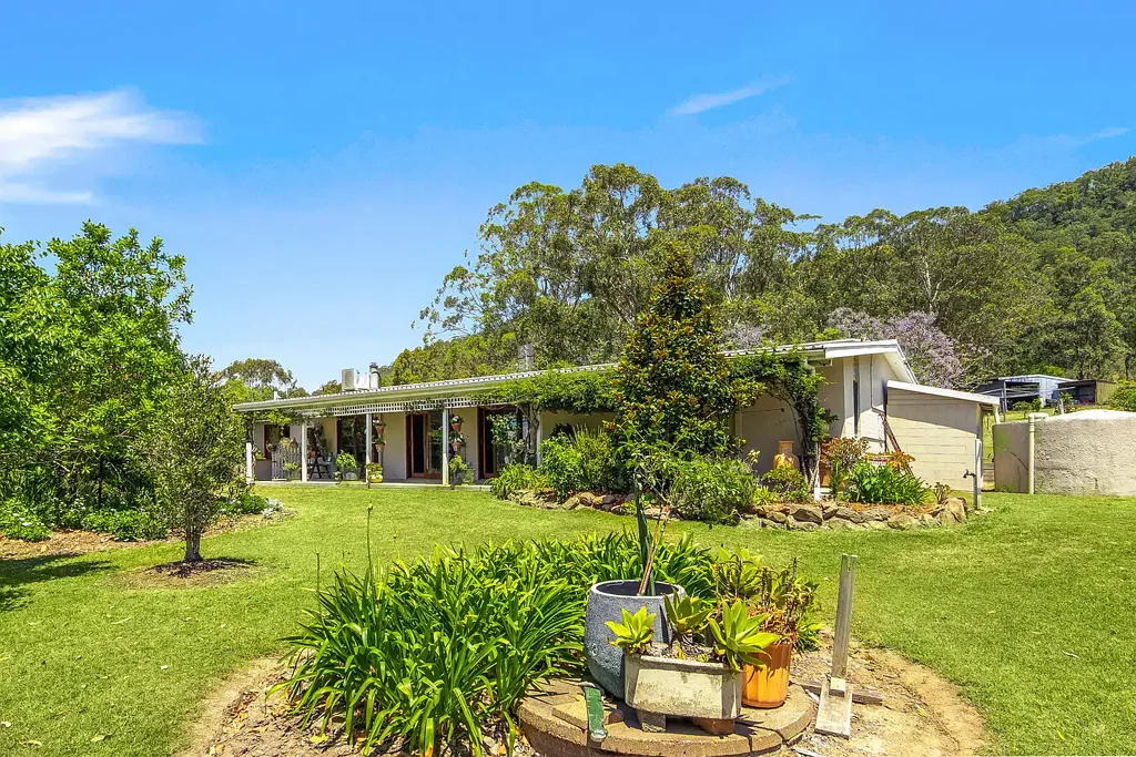 Vacy "Space, Serenity and Style - Exceptional Acreage Property in Vacy"