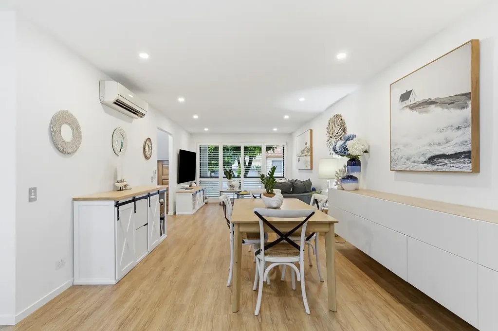 Clear Island Waters 3 Bedroom LUXURY RENOVATED TOWNHOUSE IN ONE OF GOLD COAST'S MOST CENTRAL & SOUGHT AFTER LOCATIONS
