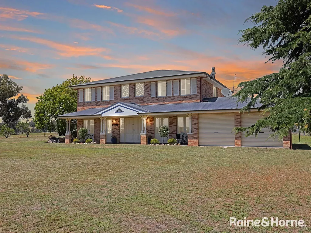 The Lagoon  30 ACRES - 20 MINUTES TO TOWN.