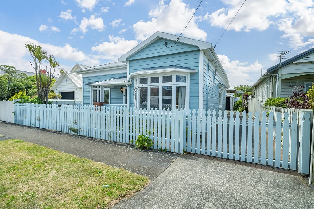 Petone 3Moenga Simply Charming
