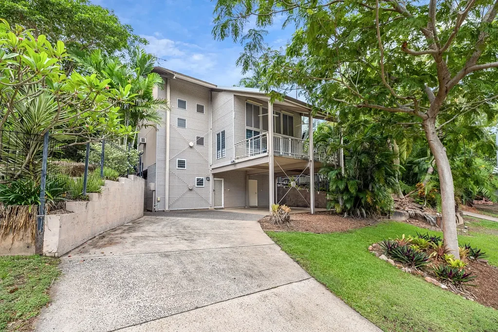 🏡 Modern Family Comfort in the Heart of Driver!