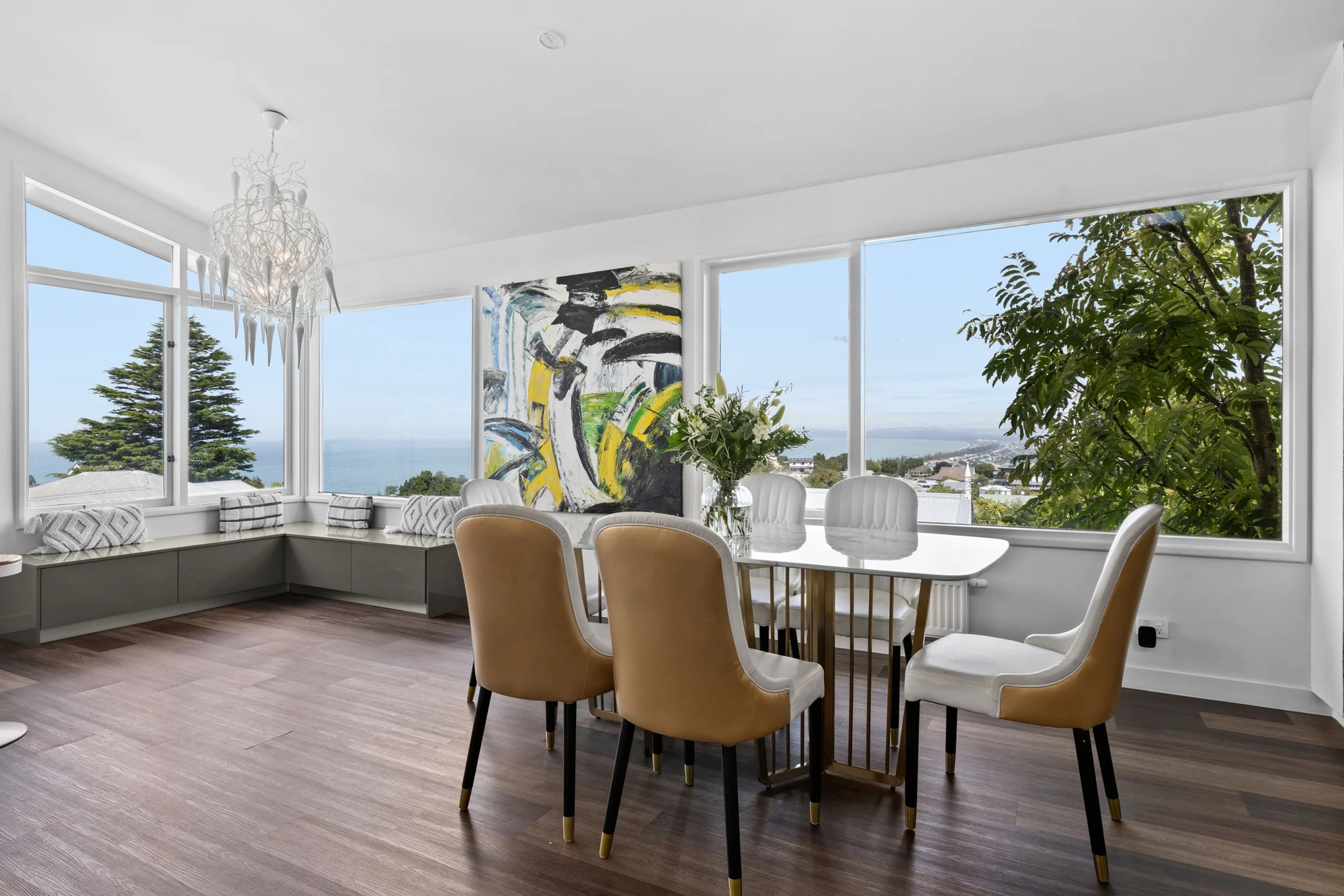 Napier Hill 4બેડરૂમ Modern Bluff Hill Home with Expansive View