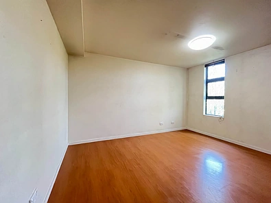 2 level unit home in Mount Wellington!!