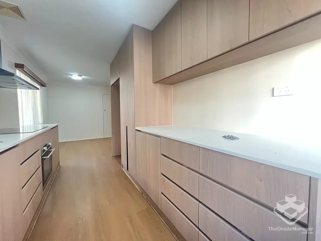 Renovated & Spacious 2 to 3 Bedroom duplex in Prime Ormiston Location with water view