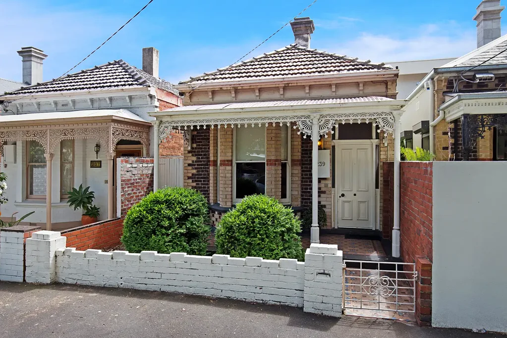 Walking Distance to Albert Park Lake!