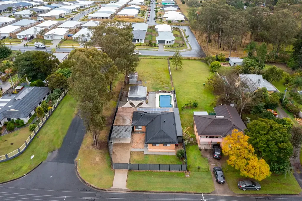 Redbank Plains 3 Bedroom 3 STREET FRONTAGE, 1,626M2, POOL + GRANNY FLAT!