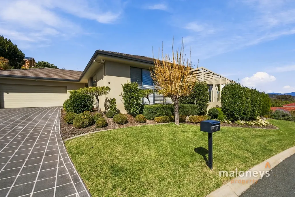 O'Malley 4Kwarto Prestigious O’Malley. Mountain Views. Single-Level Ease.