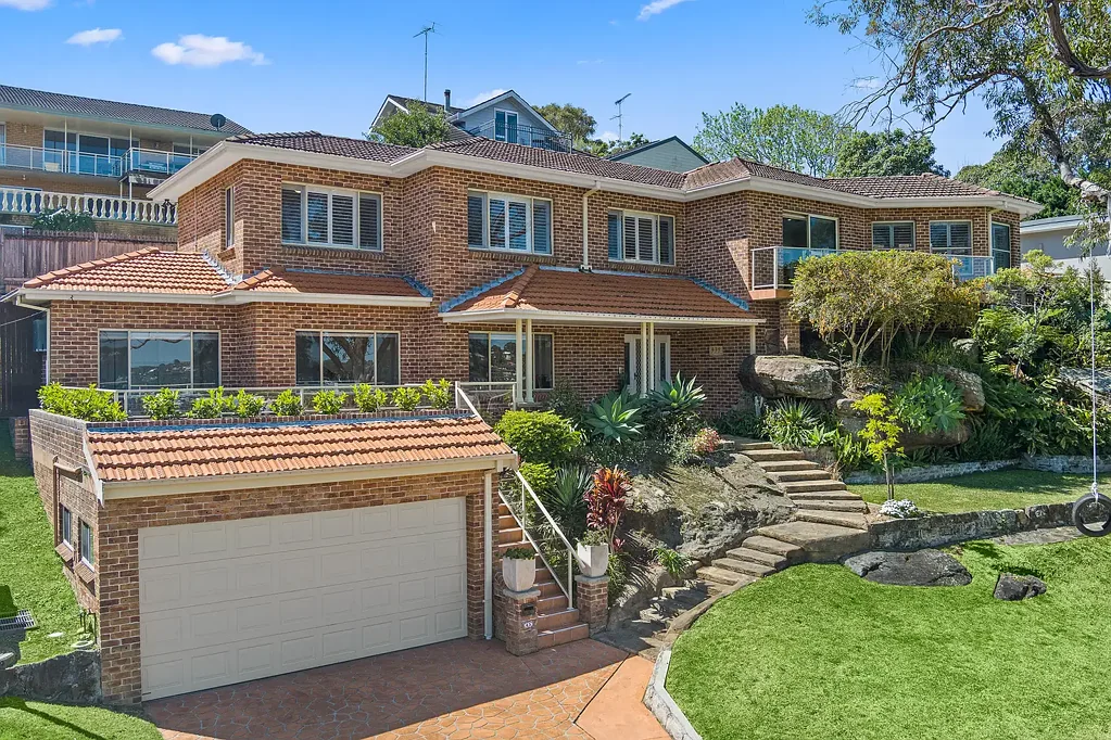 BEAUTIFULLY PRESENTED WITH PANORAMIC BAY VIEWS