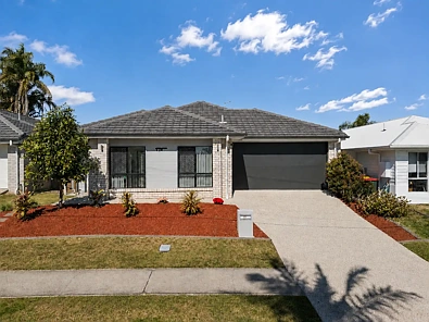 Eagleby 4房 现代舒适,精心设计,朝北住宅,建于 2022 年 Contemporary Comfort with Thoughtful Design in a North-Facing Home, Built in 202