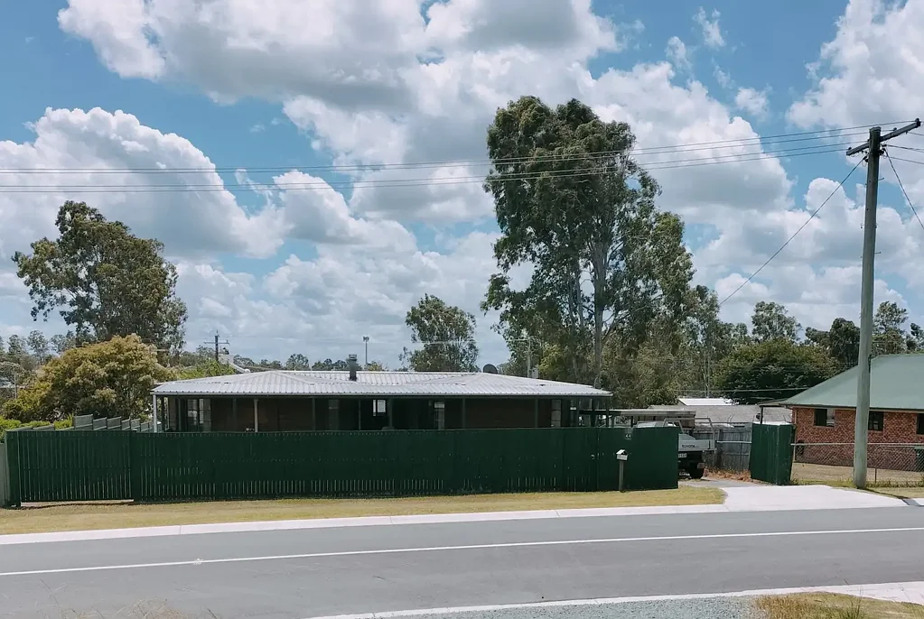 Jimboomba 2Kwarto Massive Potential Investment property 5 min walk from Jimboomba township