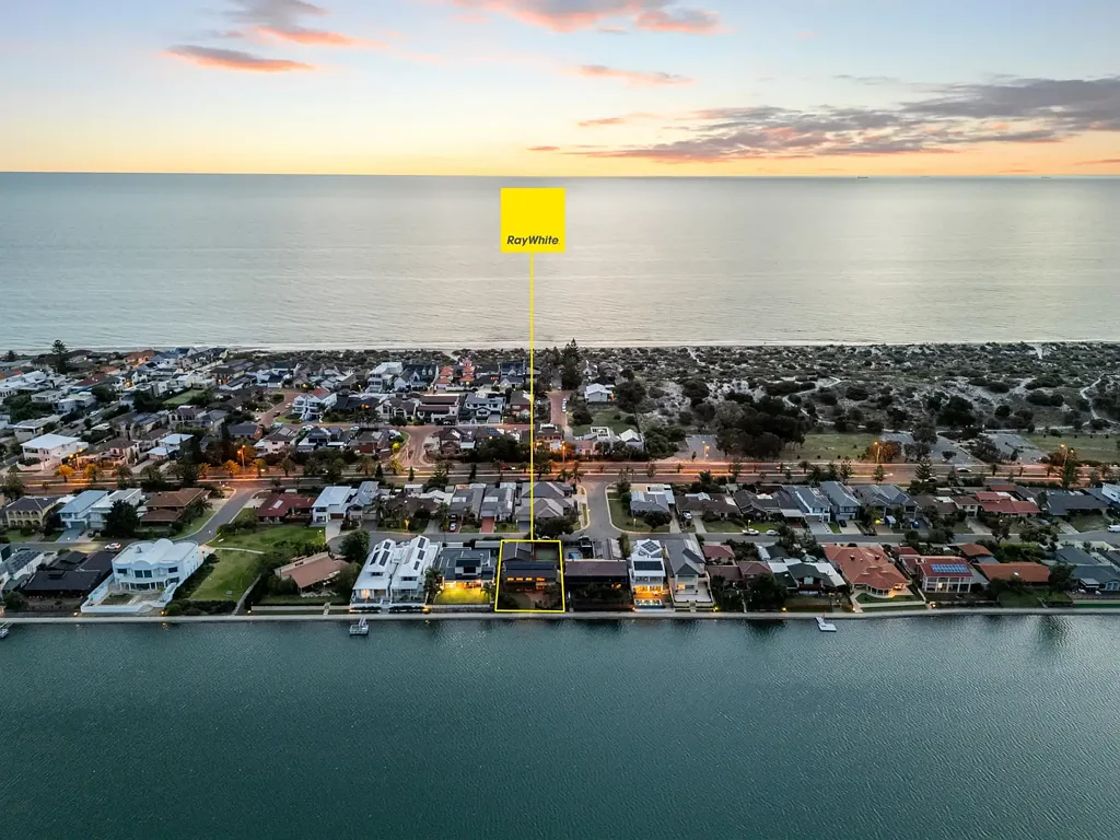 Tennyson 5房  A tightly held lakefront address with lifestyle, substance and future potential