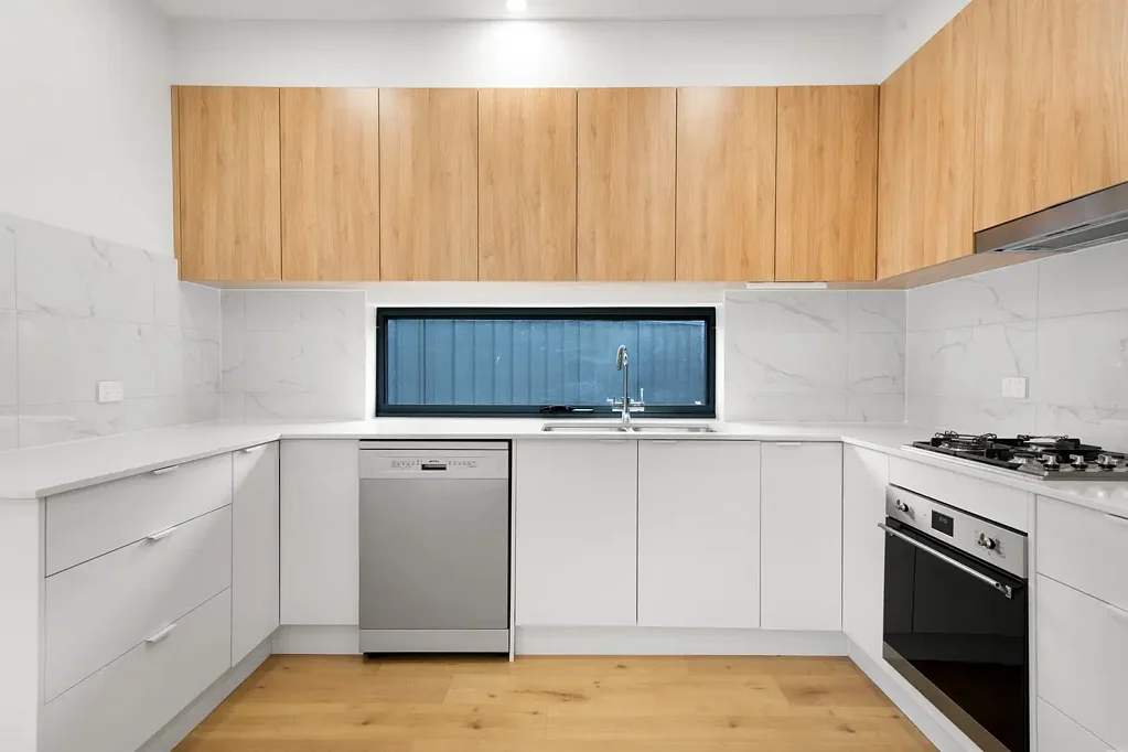 Contemporary Luxury in an Exclusive City-Fringe Location