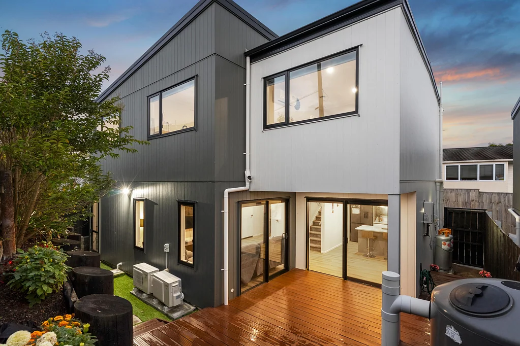 Hillsborough 4 Slaapkamer Standalone Modern Living - Motivated Sale!