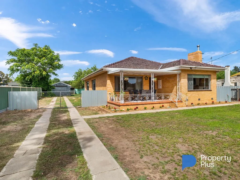 Heathcote 3 Slaapkamer Charming Heathcote Home on a Prime Block – Walk to Everything!