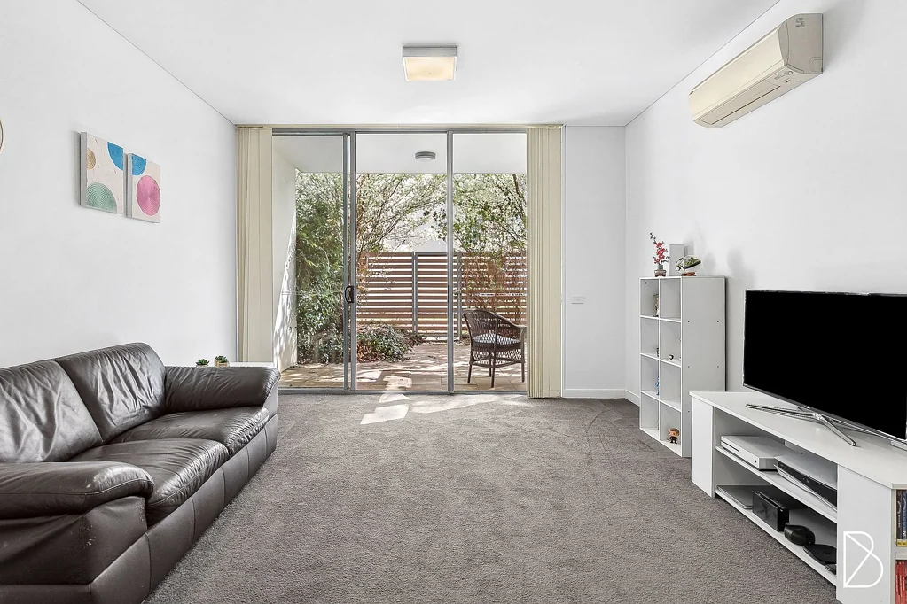 Phillip 1બેડરૂમ North-facing, ground floor apartment on the fringes of Woden.