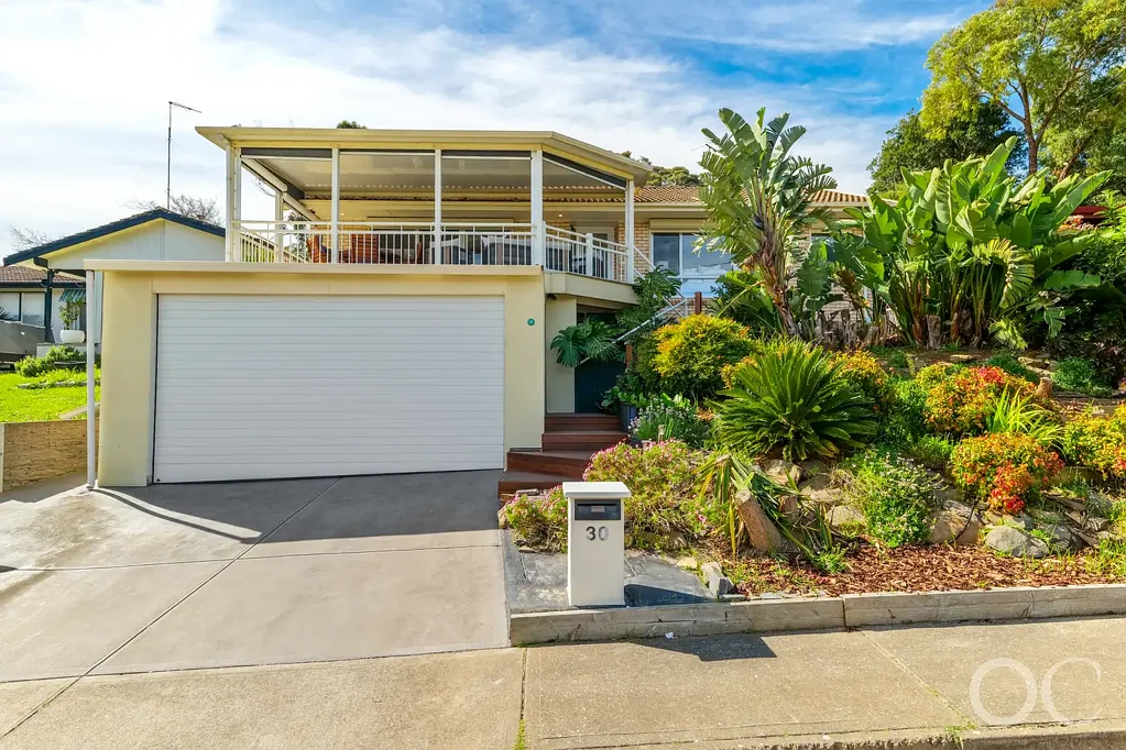 Seaview Downs 3 Bedroom Open the Door to an Entertainer with Room to Spare and a Scene-Stealing View