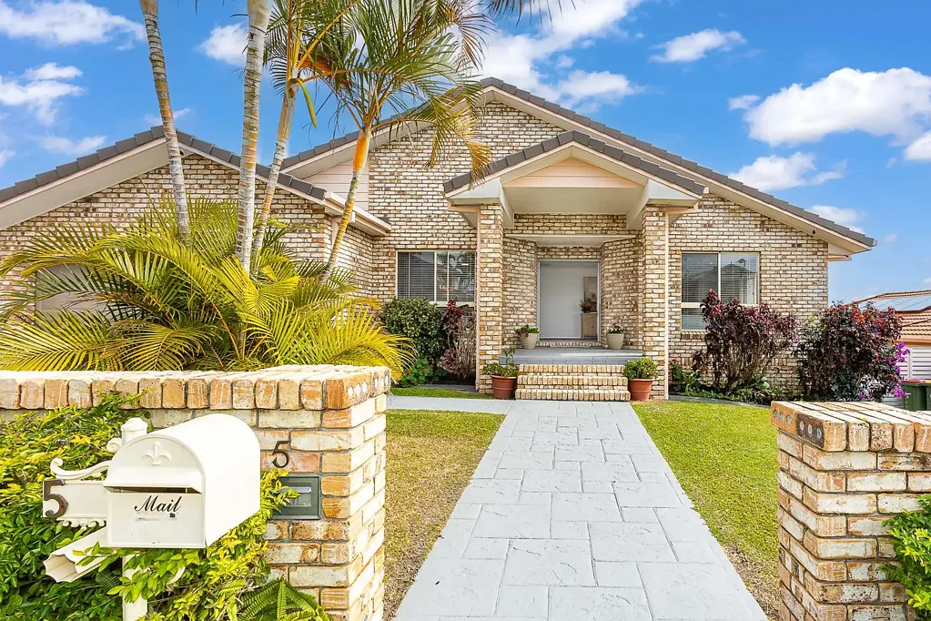 Highland Park 4બેડરૂમ Renovated and Ready for Its Next Chapter