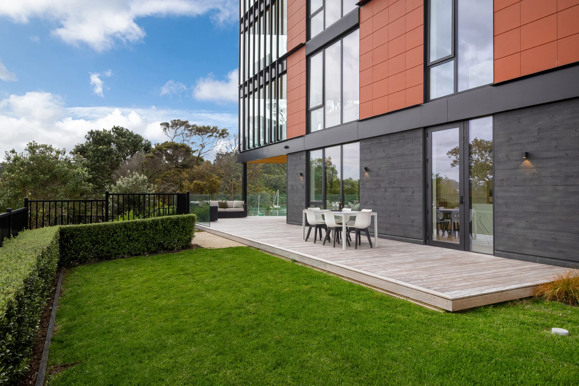 Hobsonville 3Phòng ngủ Exclusive Waterfront, Brand New, Private Garden