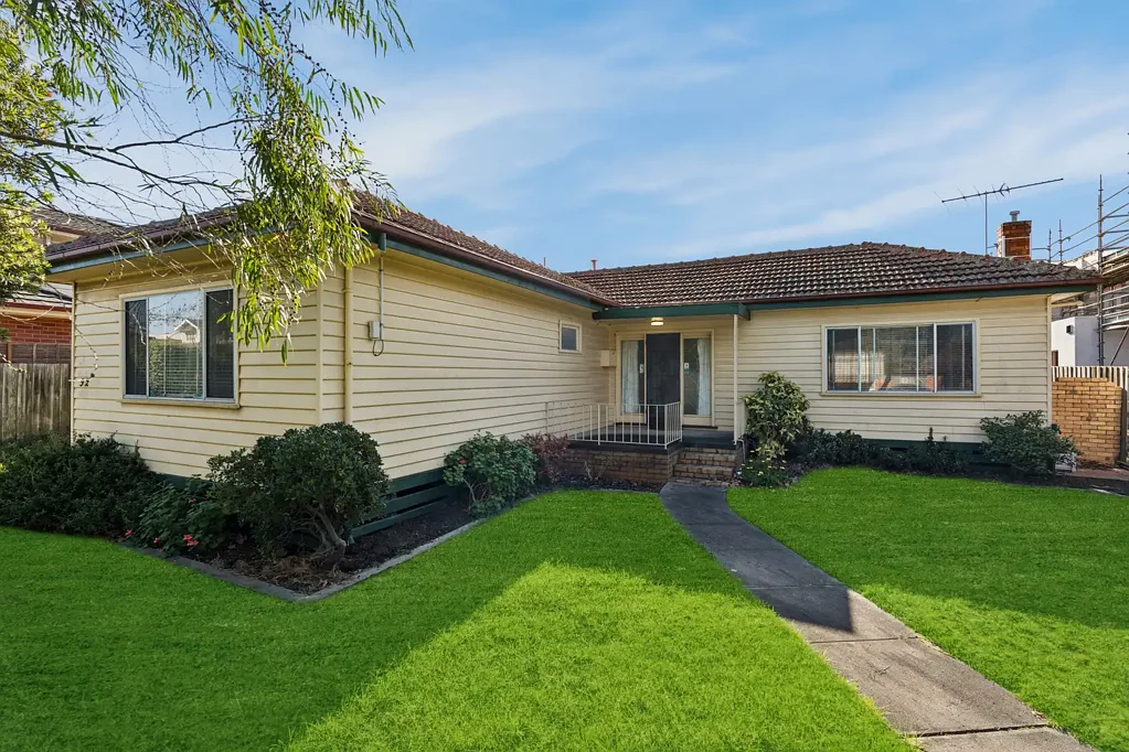 Reservoir 3 Slaapkamer Endless Possibilities on a Rare 871m² Allotment (STCA)
