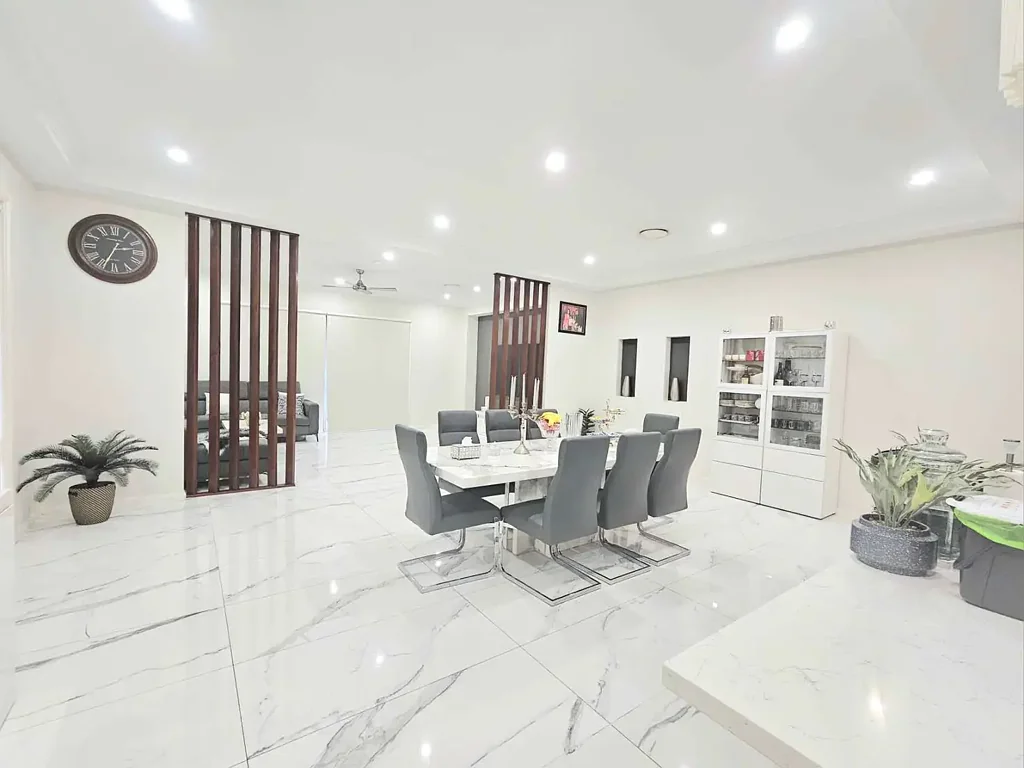 Luxurious Home with Solar Panels within Walking distance to Riverbank Public