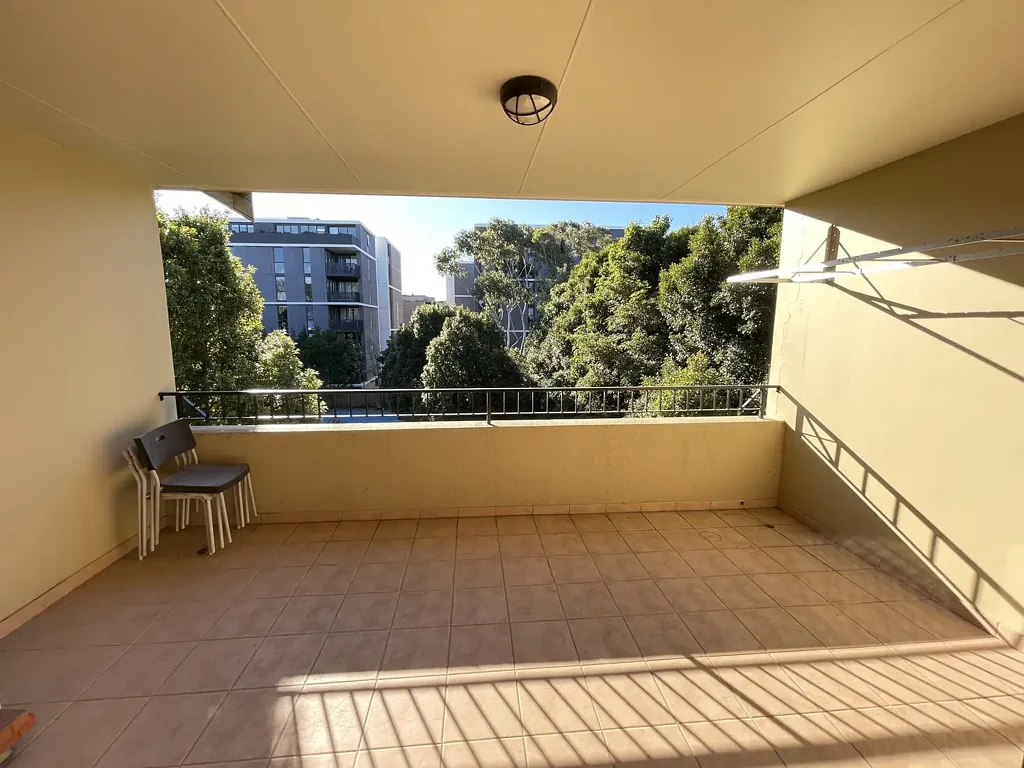 Security top floor North facing 3-bedroom apartment offering convenience and lifestyle