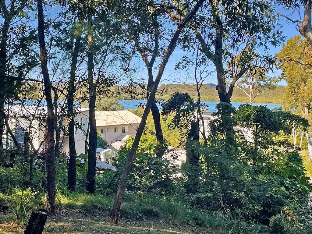 Macleay Island 海滨瑰宝 私密死胡同 2分钟步达水边 俯瞰双岛景 保护区旁鸟语 自然静谧岛屿生活 Elevated, Private, and Immersed in Nature – With Glimpses of Moreton Bay