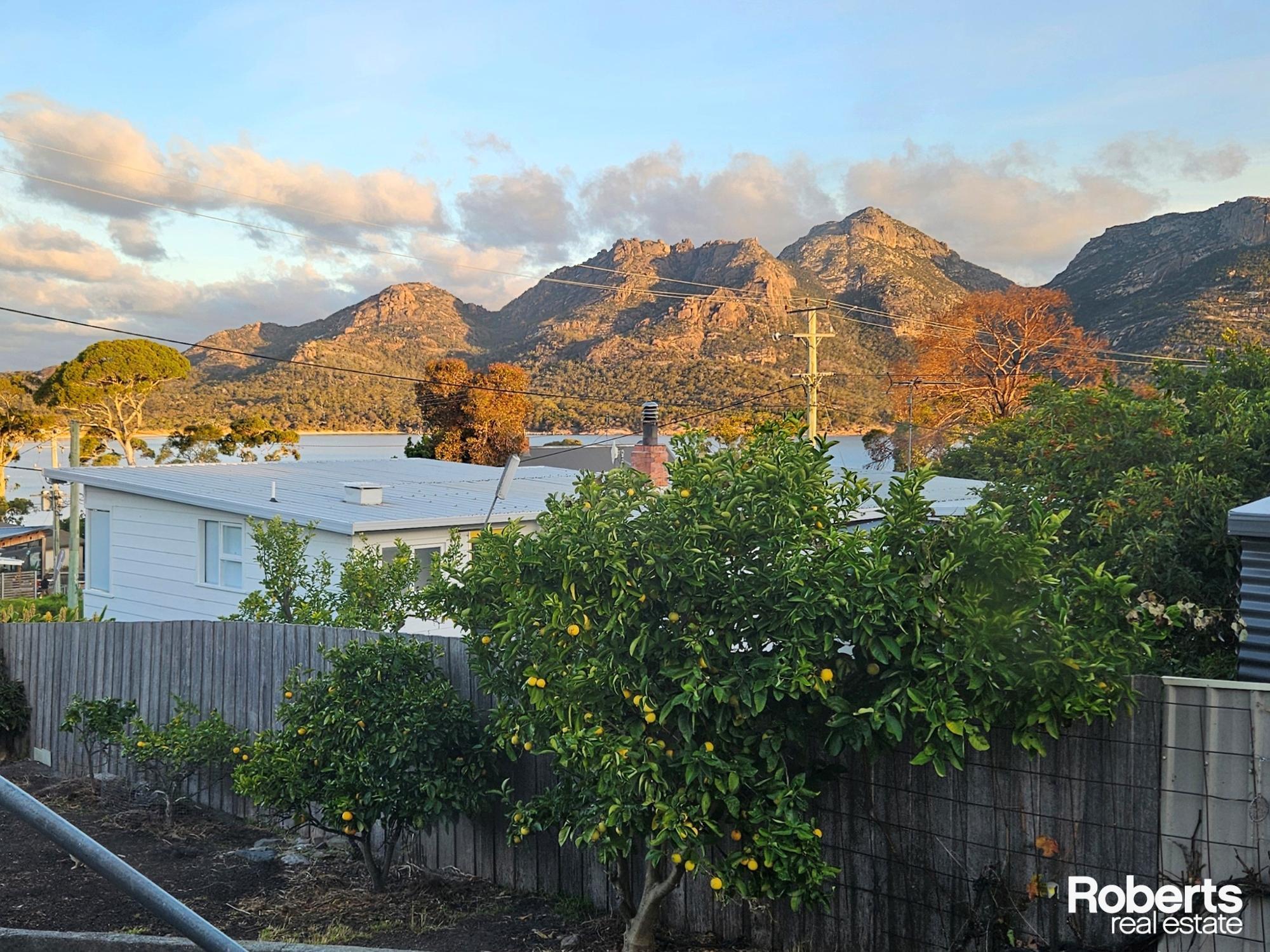 BAYWATCH HOUSE 34 JETTY RD, COLES BAY TAS 7215, 0 ห้องนอน, 0 ห้องน้ำ, House