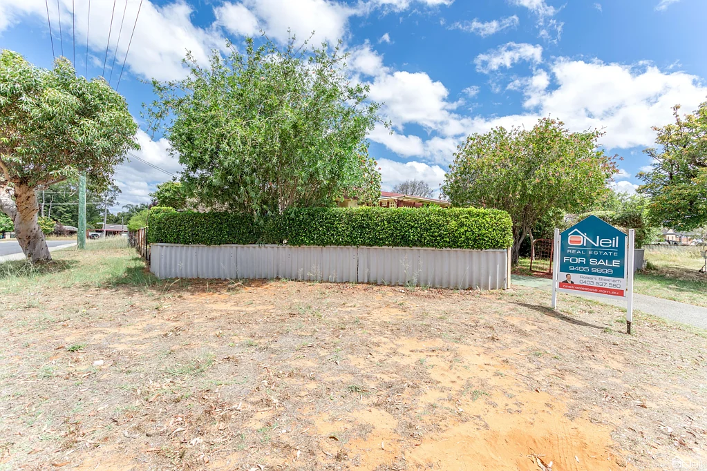 2 Hakea Road, Camillo, WA 6111