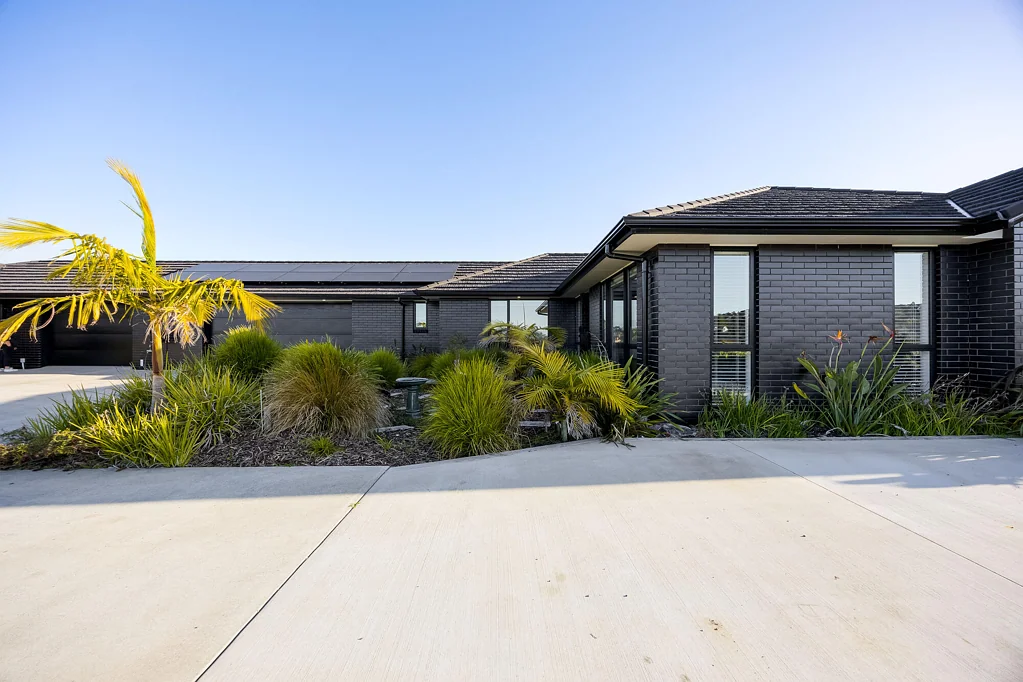 Matakatia 5房  Substantial Home, Genuine Income