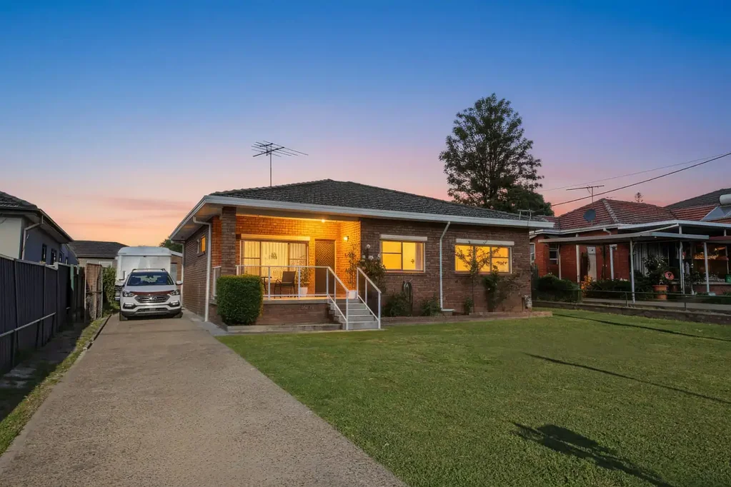 Guildford 3બેડરૂમ 18.288m Frontage | 834.7sqm | Development Opportunity (STCA)