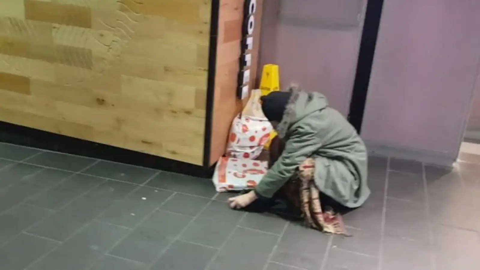 多名持旅游签证华人涉嫌在墨尔本街头“职业乞讨”被抓