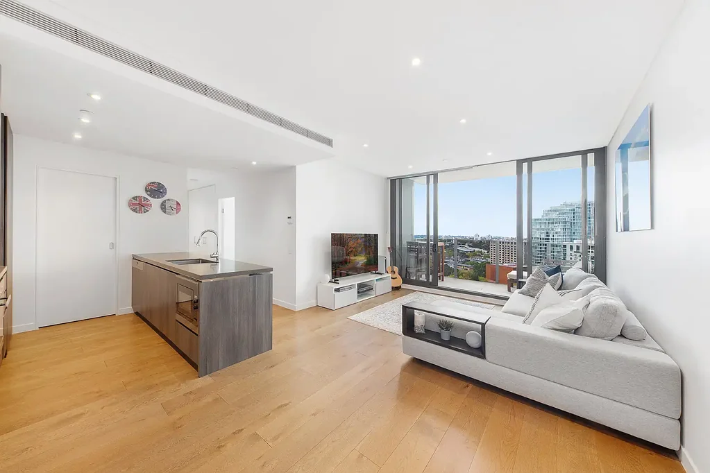 North Sydney 2Phòng ngủ REAR OF BLOCK Spacious, elegant two-bedroom apartment with panoramic views