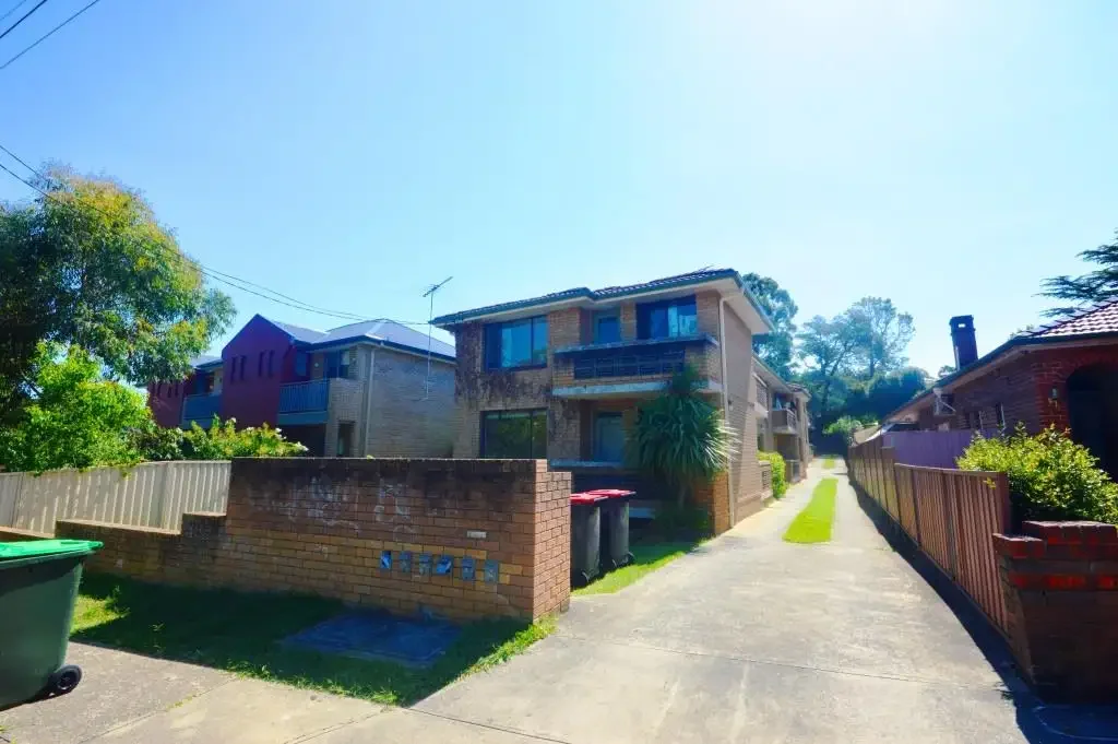One Bedroom Unit in Quiet & Convenient Location