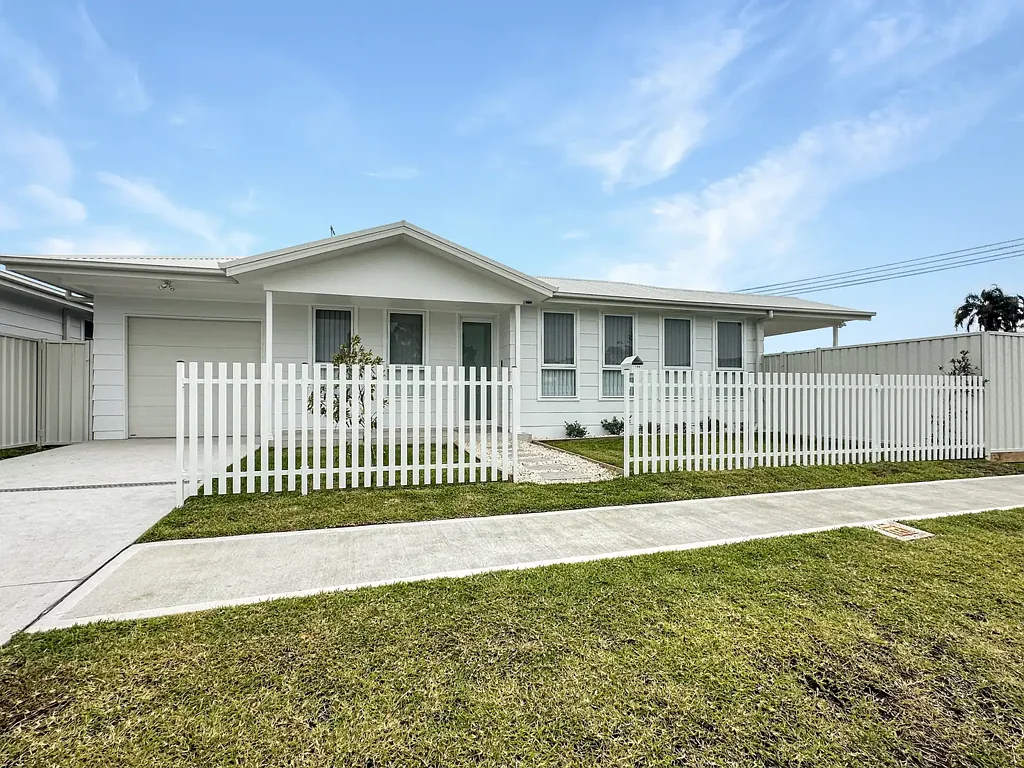 Spacious Brand New 2-Bedroom Home - TANILBA BAY