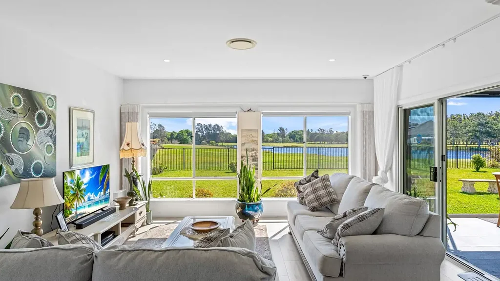 Harrington 4कमरा Golf Course Luxury with Uninterrupted Water Views