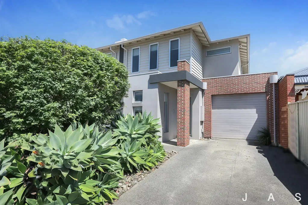 Spacious & Stylish Family Home with Multiple Living Zones