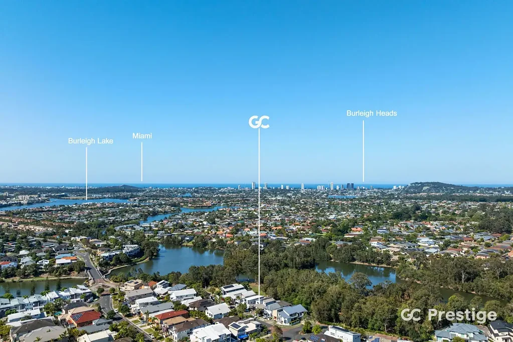 Varsity Lakes 4房  Elegant Parkfront with Water views Living on Azzurra Island - Varsity Lakes