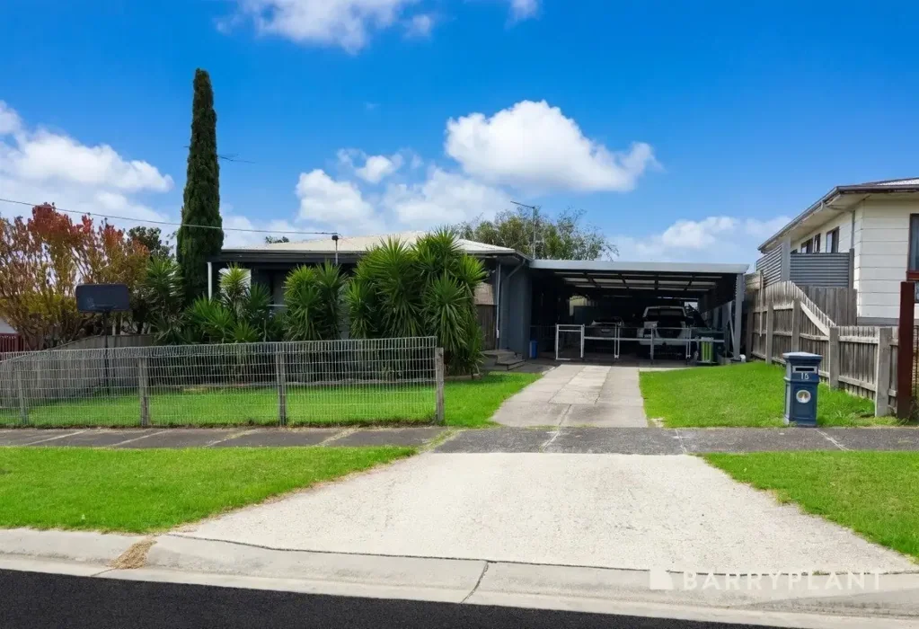 Modern Family Home with Spacious Parking, Workshop & Stylish Updates