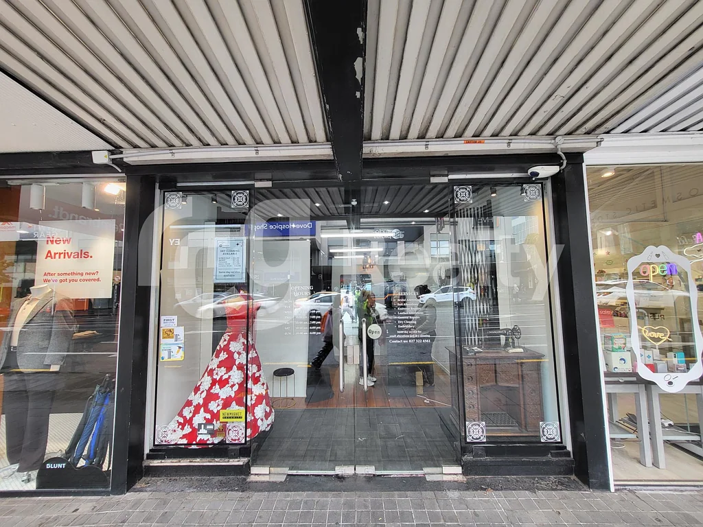 Newmarket Prime Retail Space lots of foot traffic Newmarket