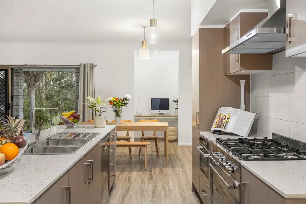 Ormeau 4房  MODERN MASTERPIECE WITH DUAL LIVING & SEMI-RURAL SERENITY!