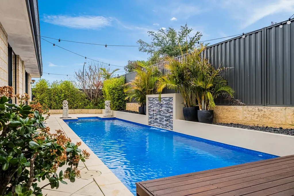 Aveley 4 Bedroom Exceptional Family Living