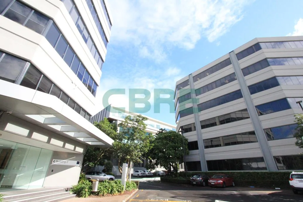 Greenlane CBRE - Spacious Office in Central Park