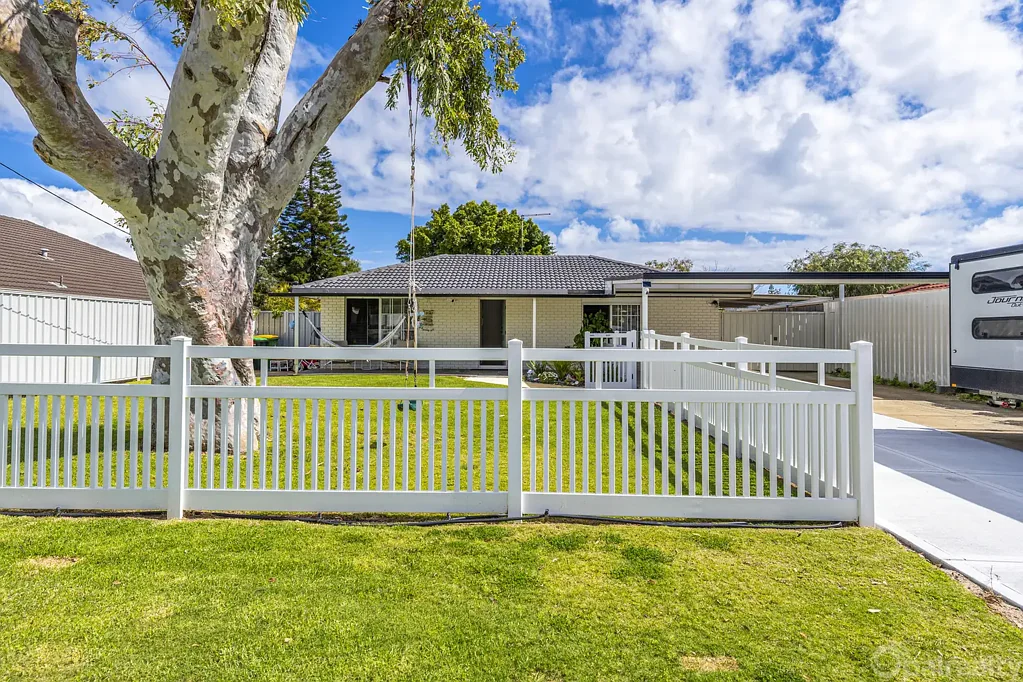 Singleton 2 Slaapkamer Coastal charm, space and endless potential
