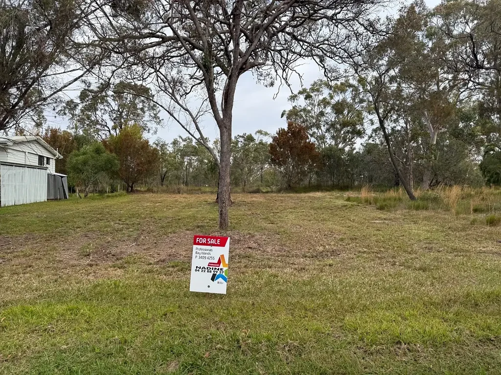 Macleay Island 海滨瑰宝 546㎡阔地 邻Golden Beach 轻微坡度 树木环绕 热门区域 潜力无限 随时建造 So close to the beaches and Clubs