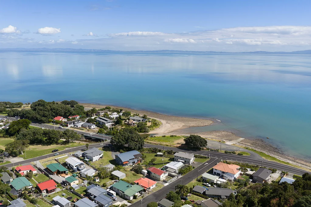 Waiomu 3房  Sea Views & Steps to Beach Life