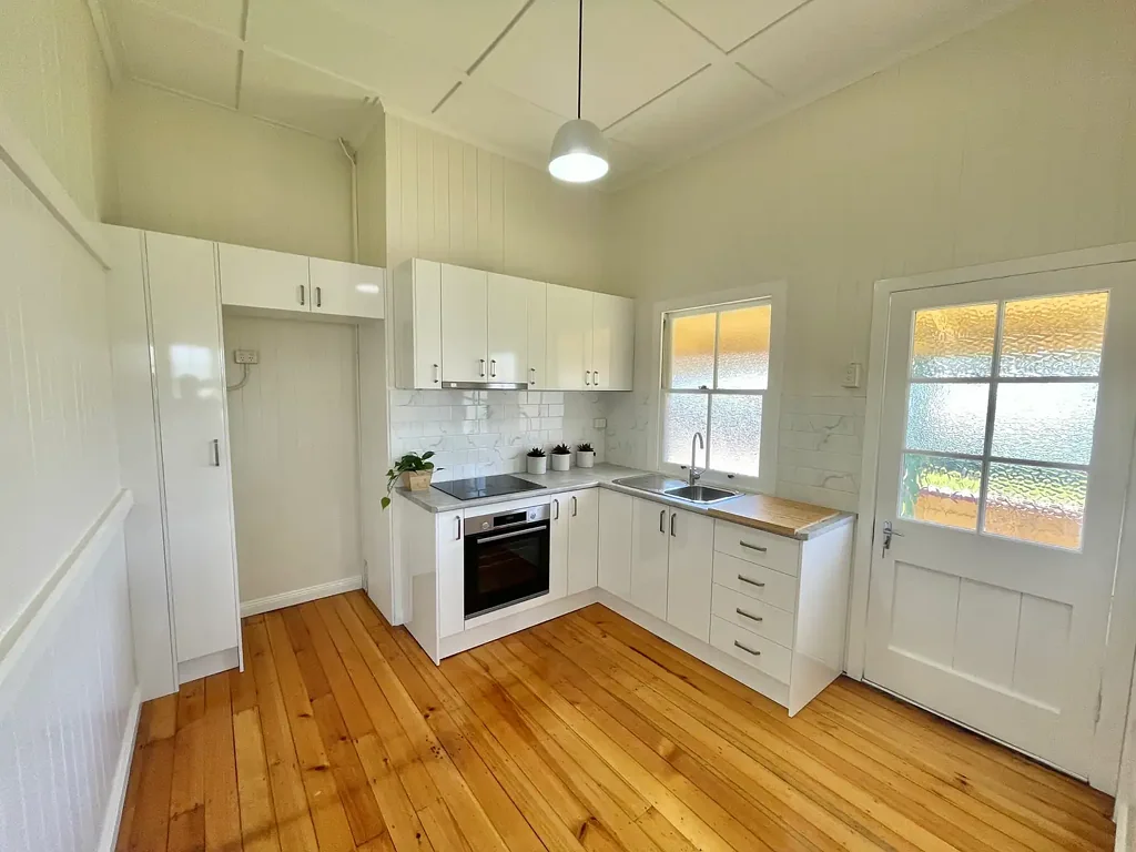 Beautifully Renovated 2 Bedroom Unit