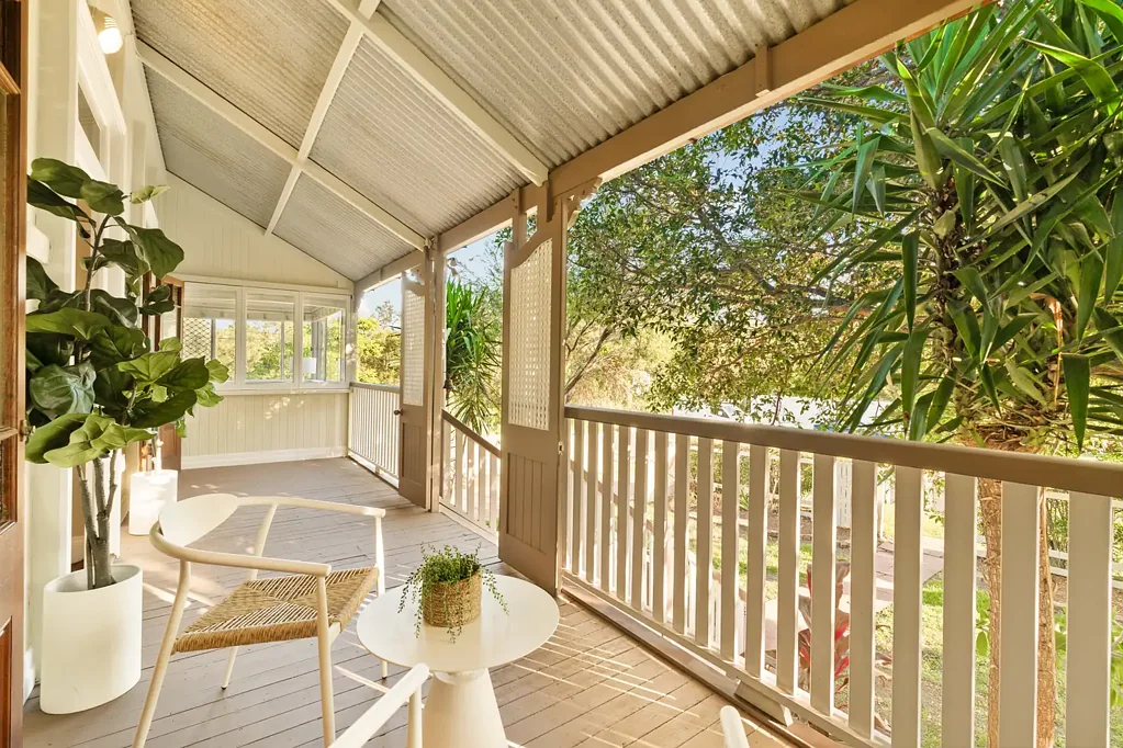 Spacious Coastal Family Living Close to the Waterfront
