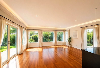 5 bedrooms house with walking distance to Macl...