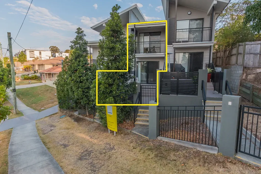 Low maintenance modern townhouse