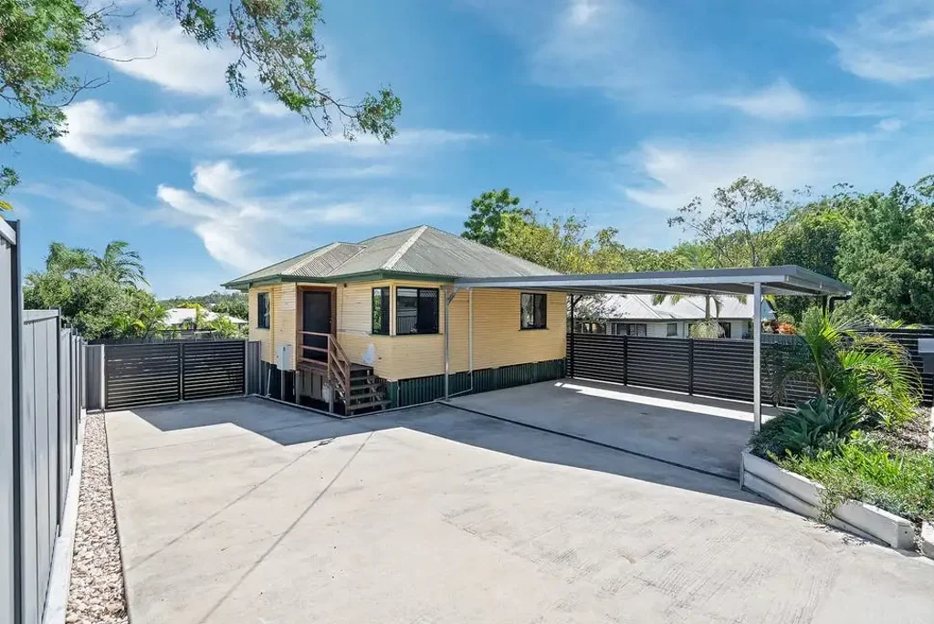 Mount Gravatt East 3ਬੈੱਡਰੂਮ Charming Post-War Home with Modern Comfort & Exceptional Convenience